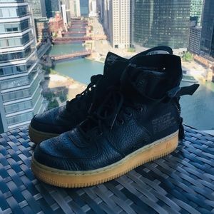SF Air Force 1 MID Womens Shoes Black/Gum Bottom